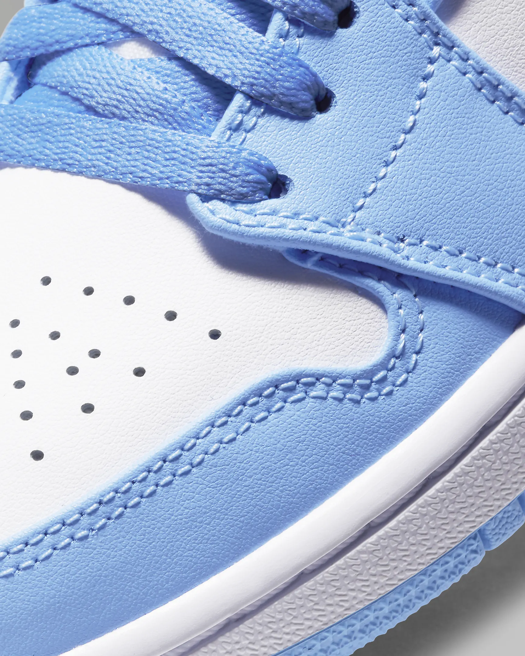Nike Women's Air Jordan 1 Low "UNC" AO9944-441 - Hình ảnh 6